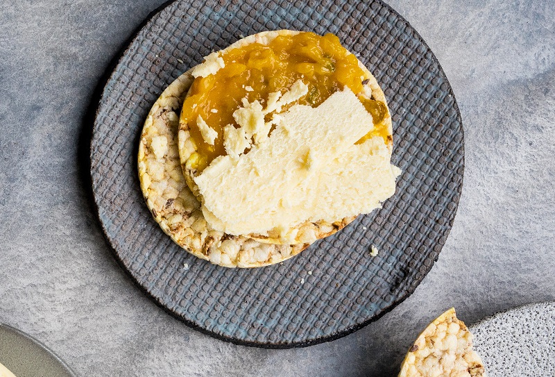 Pickles, cheddar & CORN THINS for lunch. #cornthins, #nongmo