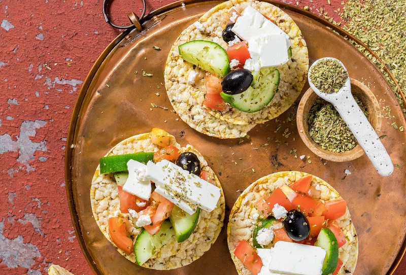 Greek Salad( Tomato, olives, feta, cucumber & oregano) on CORN THINS slices