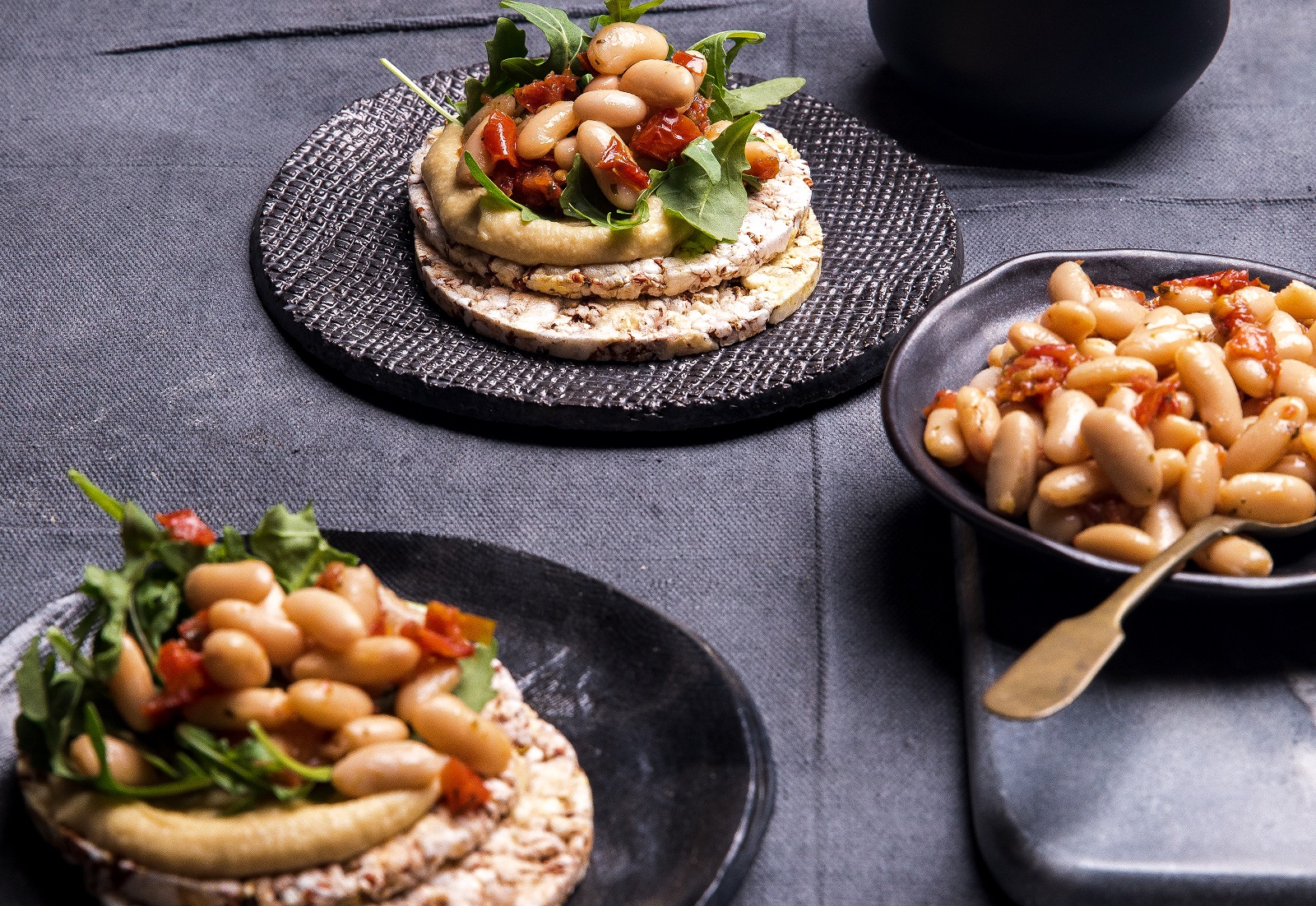 Hommus, Rocket, White Beans & Sundried Tomatoes on CORN THINS slices