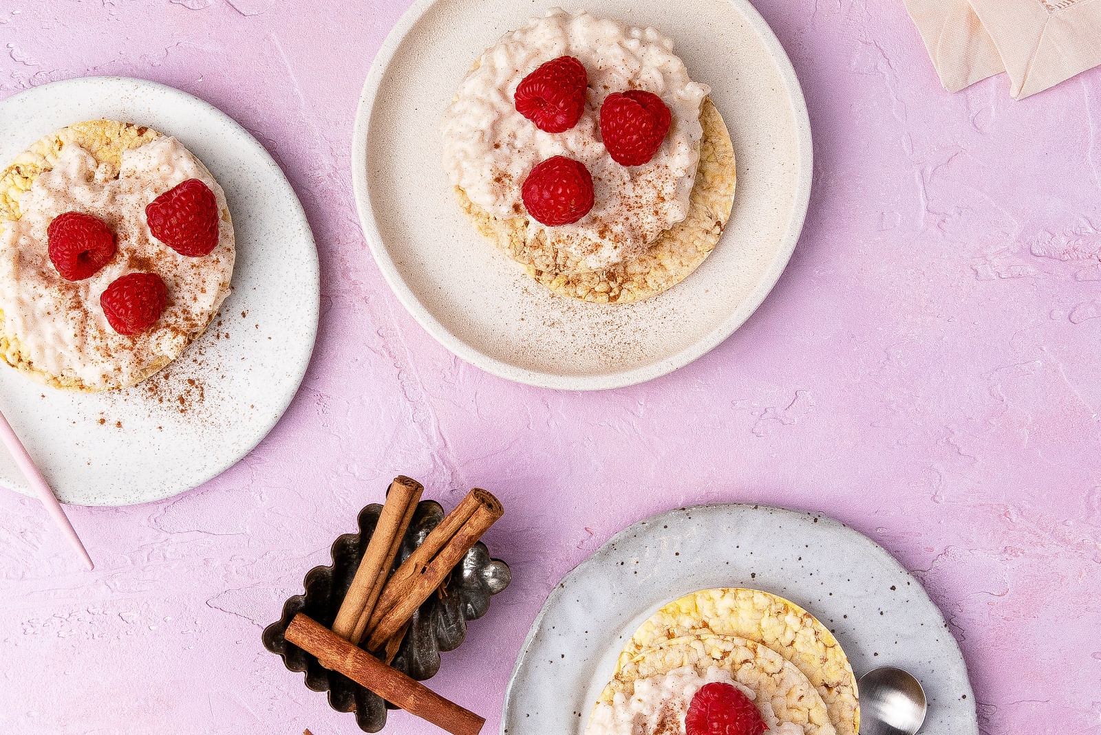 Delicious dessert - Cinnamon Pudding & Raspberries of the popcorn flavoured, crunch CORN THINS slices