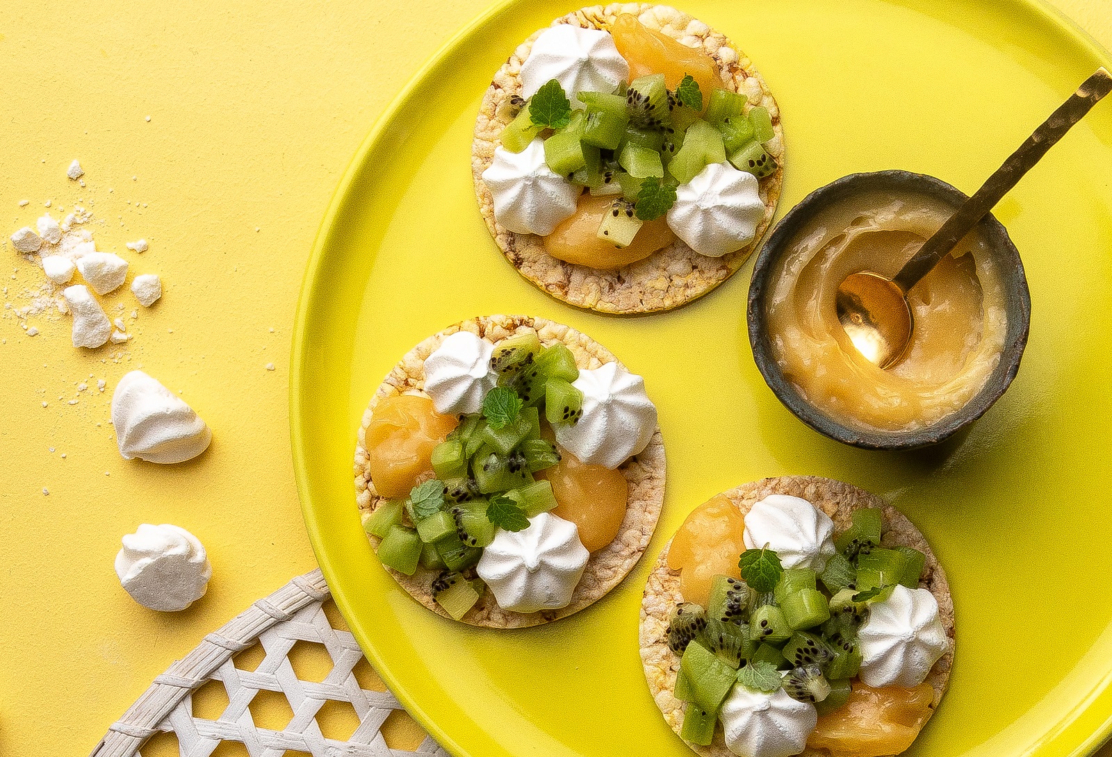 Lemon Curd, Meringue & Kiwi Fruit on delicious popcorn CORN THINS slices