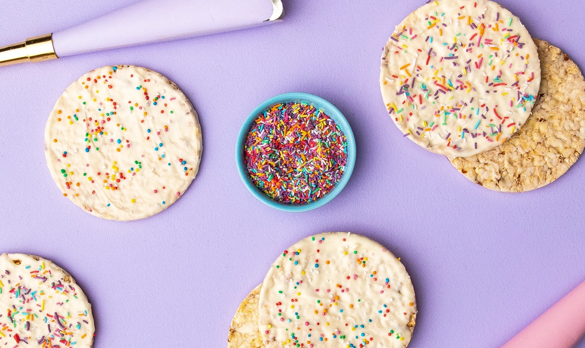 Corn Thins slices with white chocolate & 100's & 1000's