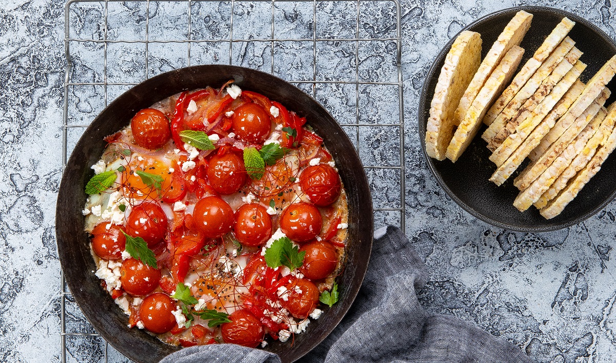 Capsicum Shakshuka with Corn Thins slices