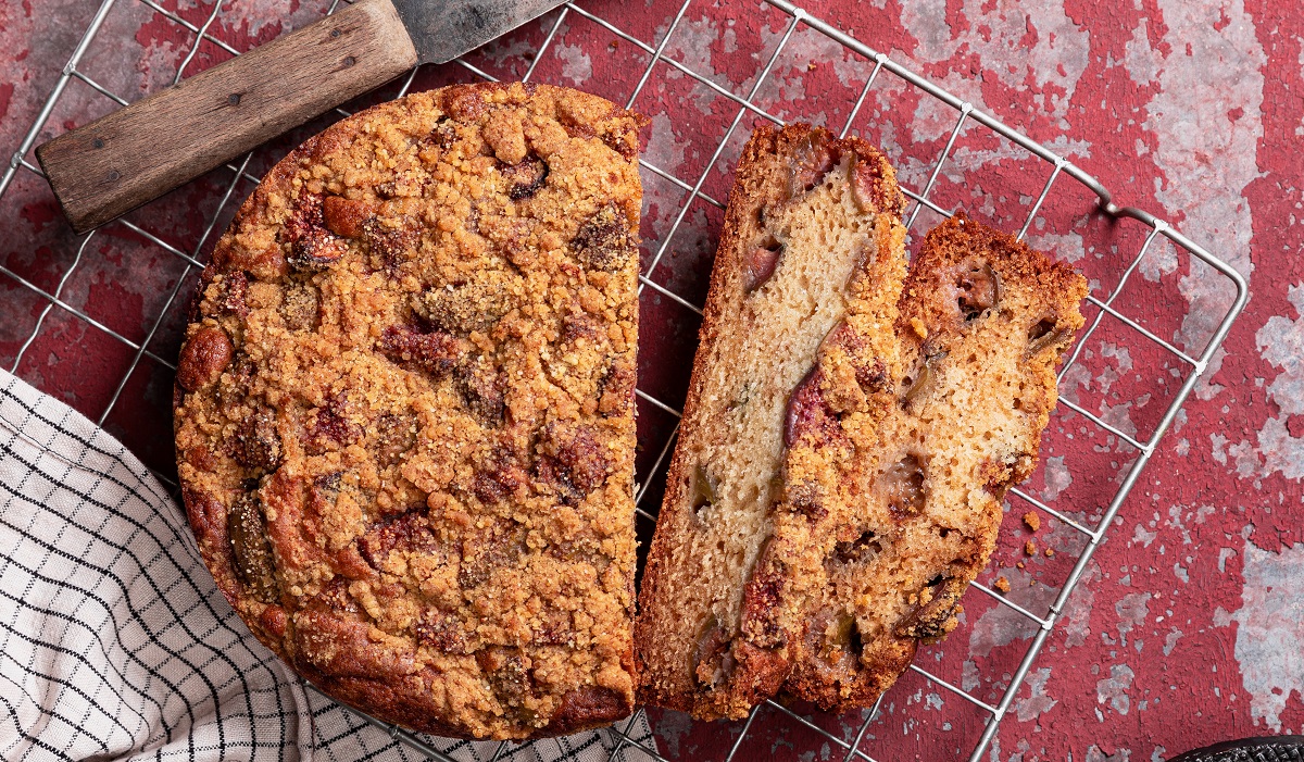 Fig crumble gluten free cake using CORN THINS slices