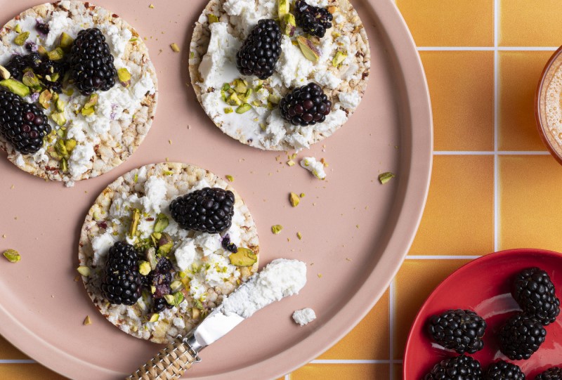 Goat's cheese, blackberry & Pistachio on Corn Thins slices