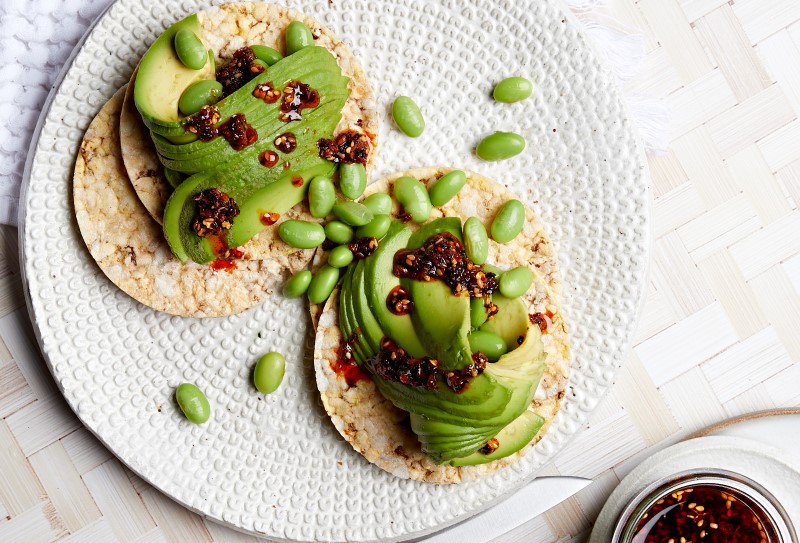 Avocado, Edamame & Chilli Oil on Corn Thins slices