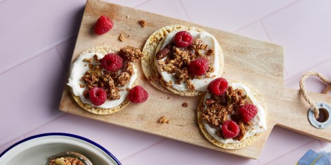 Greek yoghurt, granola & raspberries on Corn Thins slices
