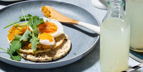 Honey mustard, boiled egg & rocket on Corn Thins slices