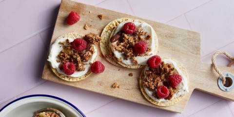 Greek yoghurt, granola & raspberries on Corn Thins slices