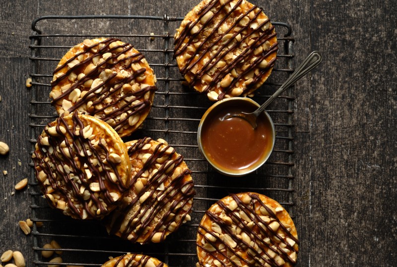 Peanut & Miso Caramel CORN THINS Sandwich