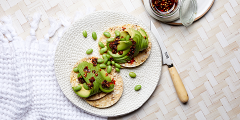 Avocado, Edamame & Chili Oil on Corn Thins slices