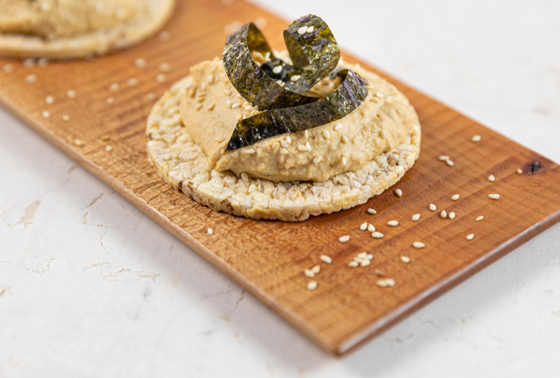 Seaweed Hommus on Corn Thins slices