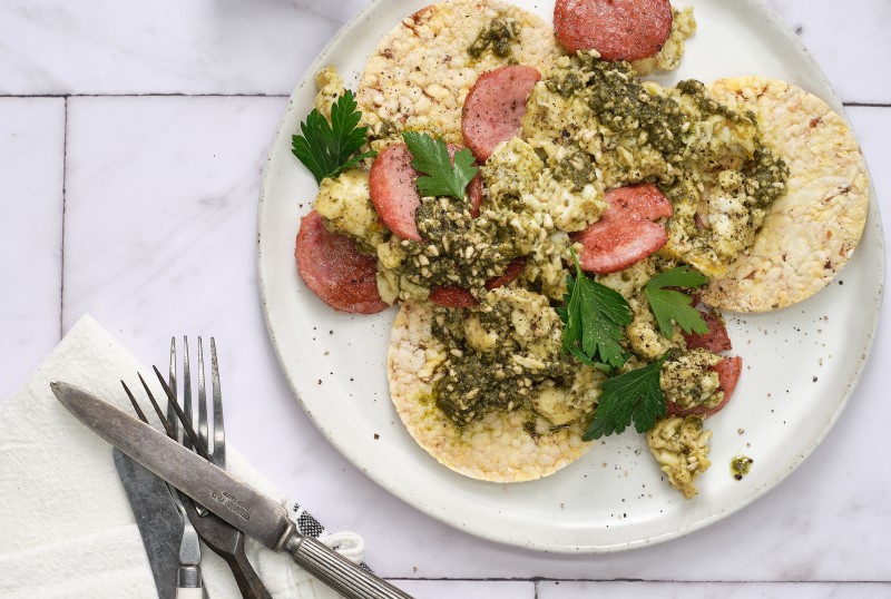 Pesto Scrambled Eggs with Polish Sausage on Corn Thins slices