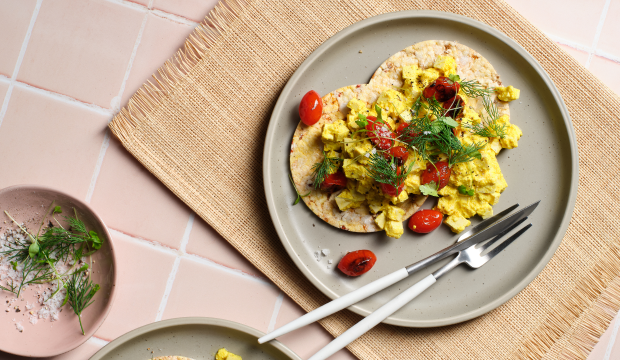 Tofu scramble with tomato on Corn Thins slices