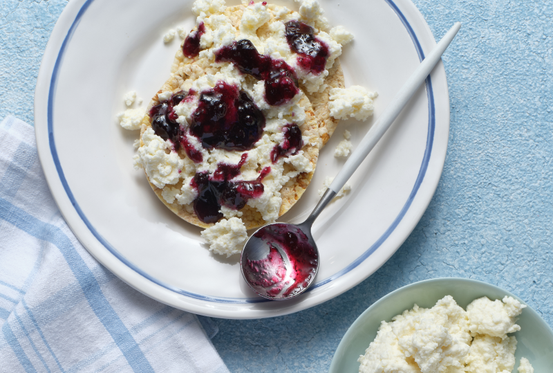 Ricotta with Blueberry Compote on Corn Thins slices