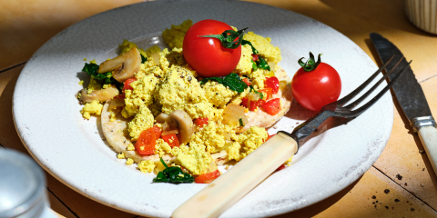 plant based scramble with mixed vegetables & Corn Thins slices