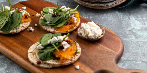 Roast pumpkin, baby spinach, goat cheese & pomegranate on Corn Thins slices