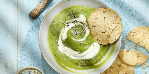 Broccoli soup with Corn Thins slices