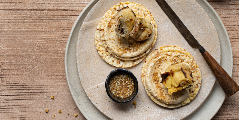 Hommus, marinated artichoke & dukkah on Corn thins slices
