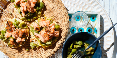 Smashed sicilian olive, lemon zest, olive oil & smoked salmon on Corn Thins slices