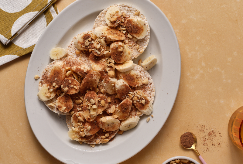 Banana, Milo & Salted Roasted Peanuts on Rice Thins slices