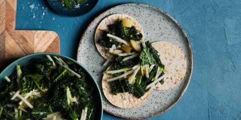 Apple, Kiwi & kale salad on Corn Thins slices