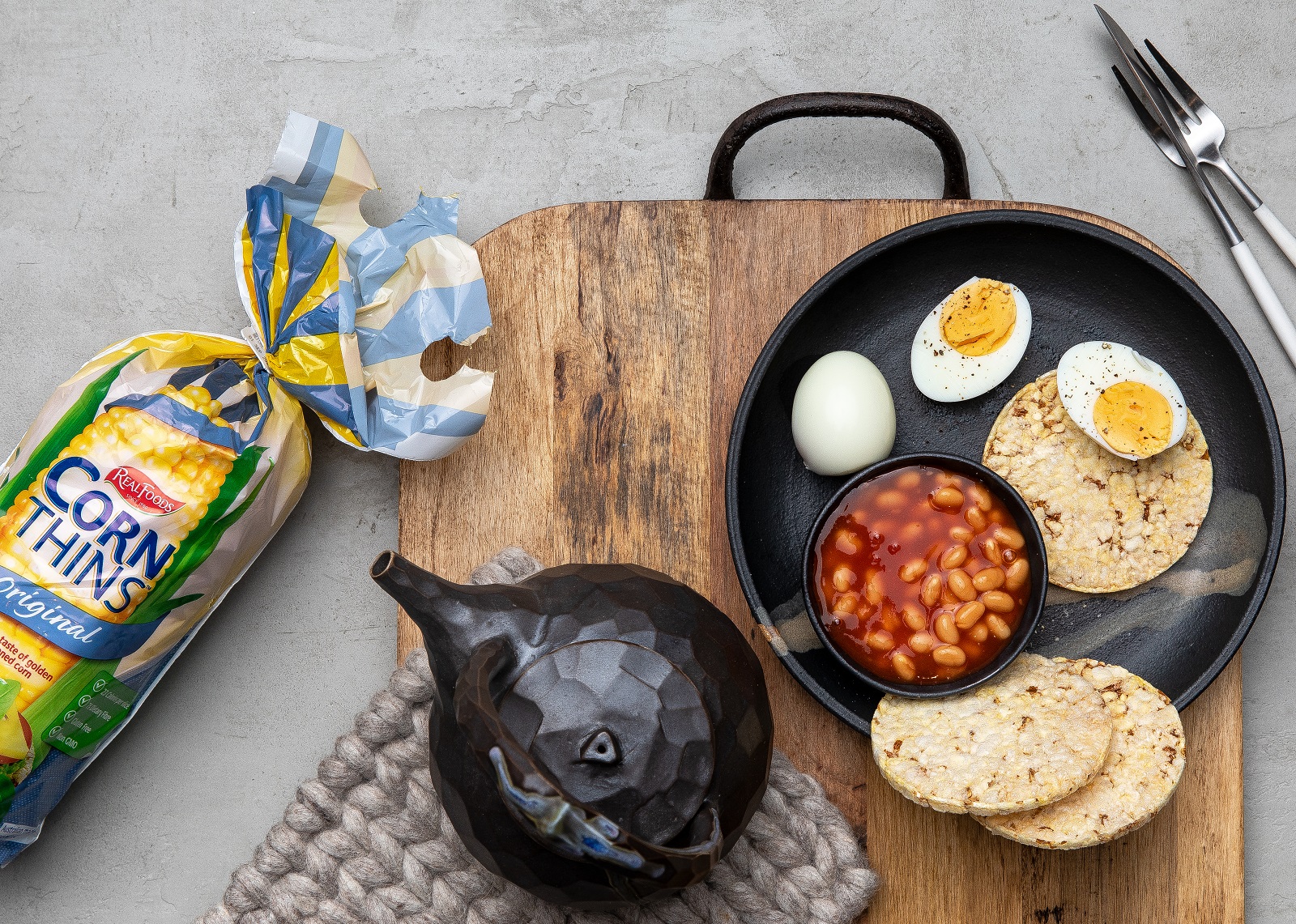 Corn Thins slices, beans & egg for breakfast