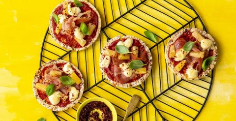 Ham & prosciutto pizza using Corn Thins slices