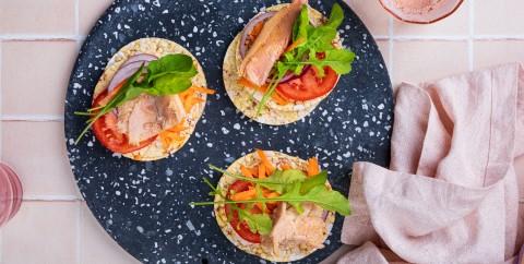 Tomato, red onion, carrot & trout fillets of CORN THINS slices
