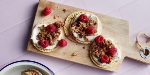 Greek yoghurt, granola & raspberries on Corn Thins slices