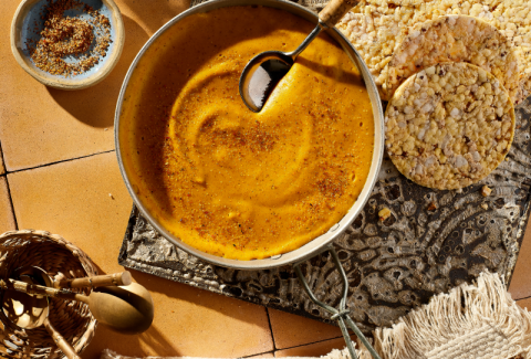 Vegan cheese sauce with Corn Thins slices