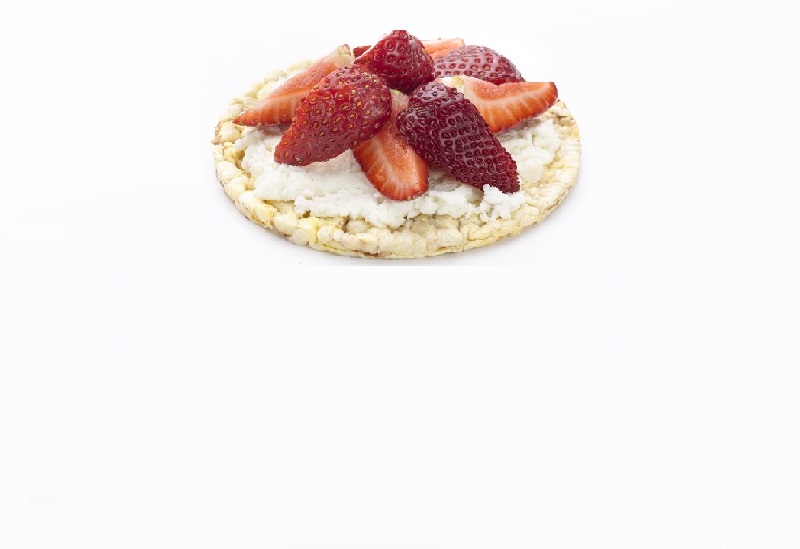 CORN THINS slices with cottage cheese & strawberries for breakfast