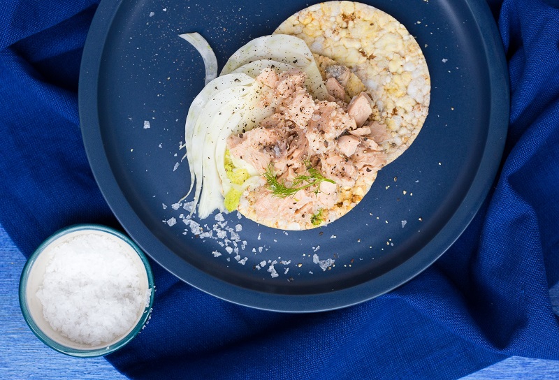 Salmon & fennel on CORN THINS