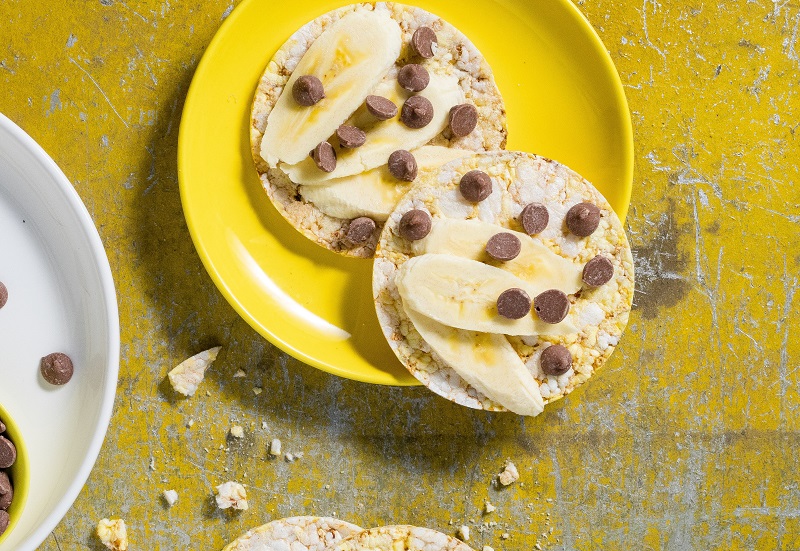 Sliced banana & choc chips on CORN THINS