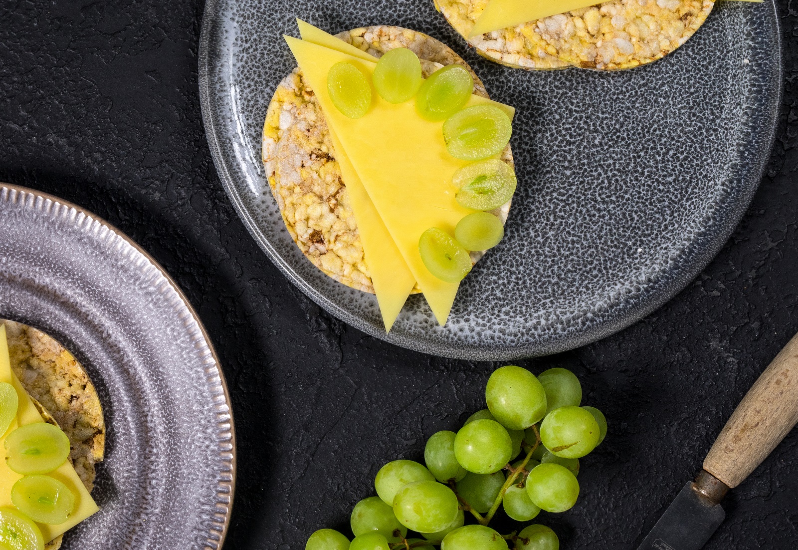 Cheese & Grapes on CORN THINS slices