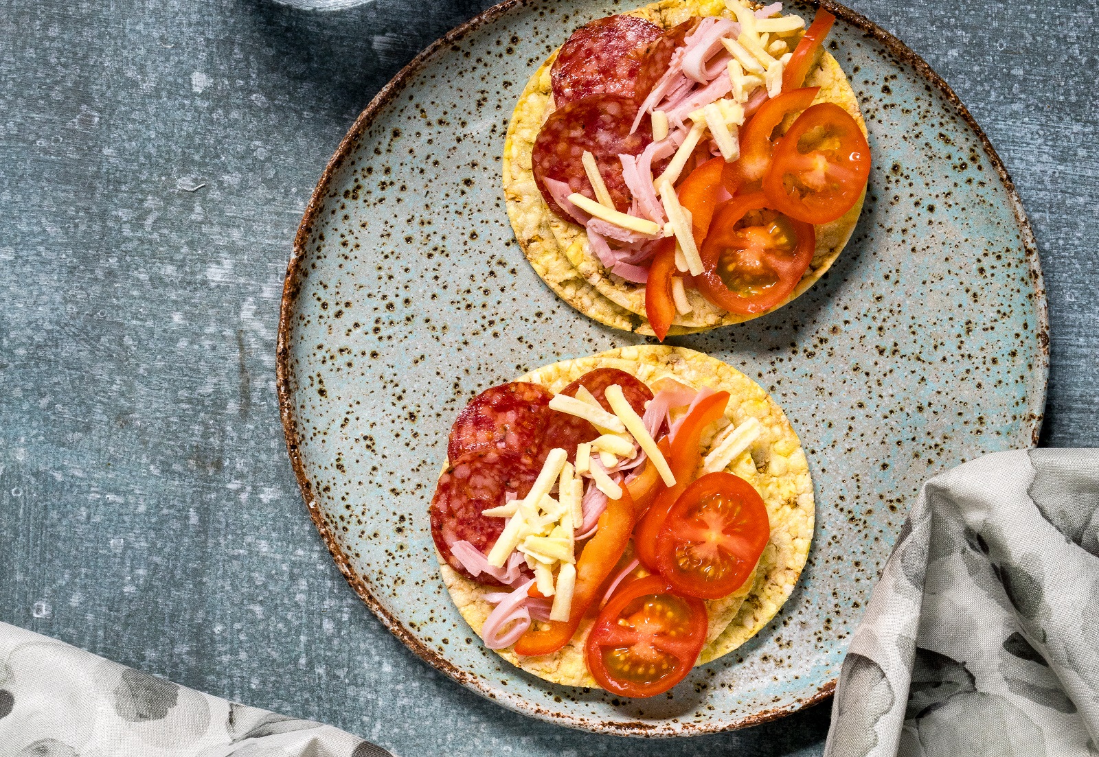 CORN THINS slices with salami, capsicum, tomato, ham & mozzarella - Pizza