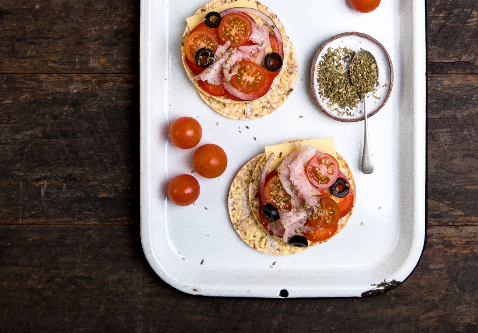 CORN THINS slices with ham, cheese, tomato & olives