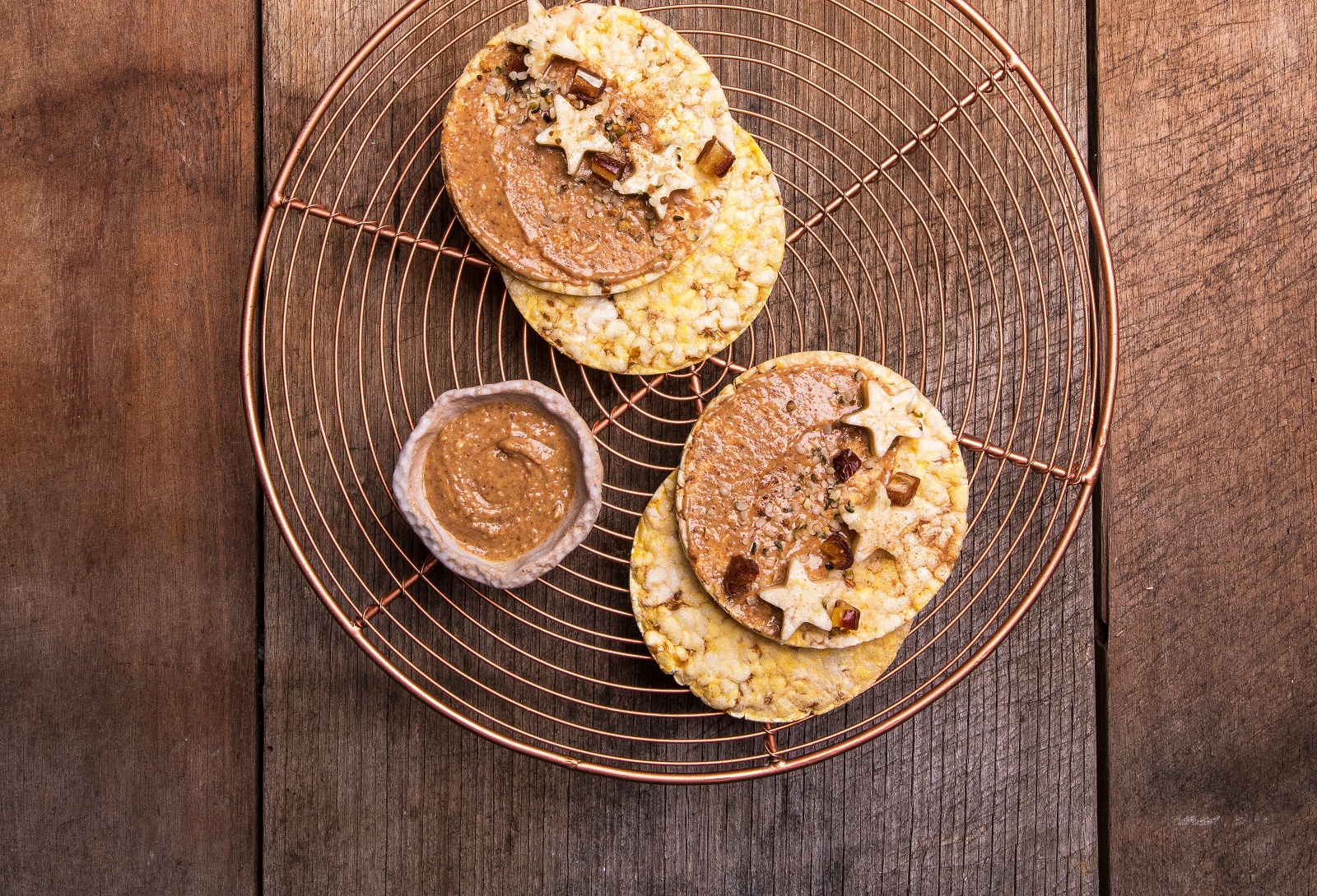 Almond Butter, Banana, Dates & Hemp Seeds on CORN THINS slices