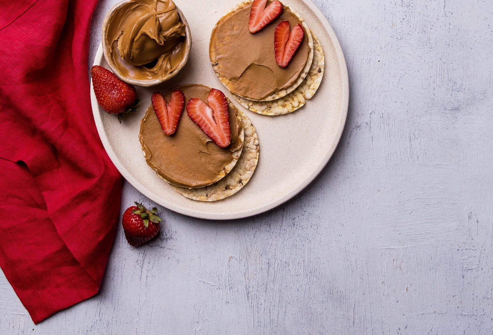 Spaculaas Spread & Strawberries on CORN THINS slices