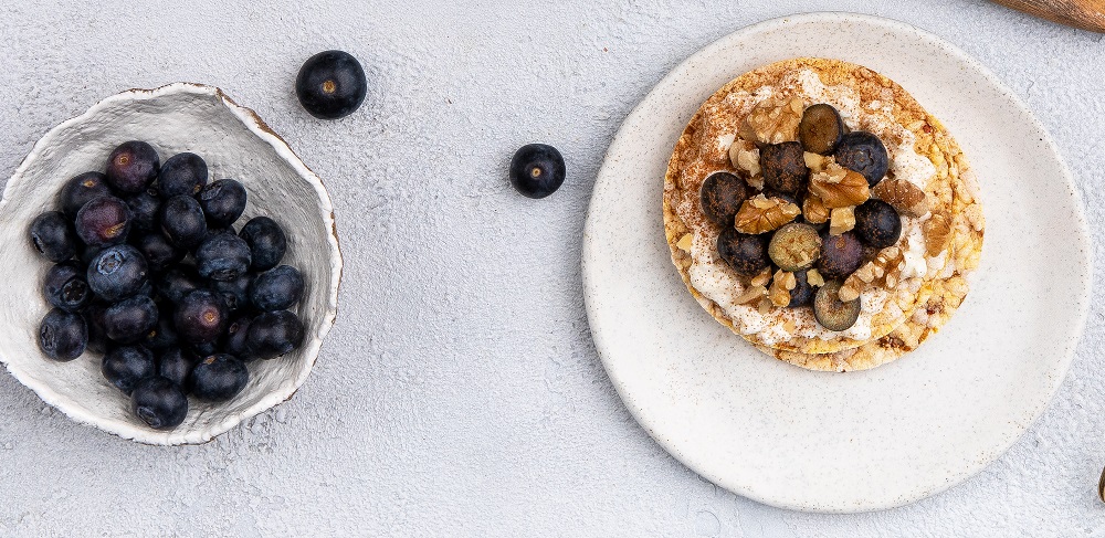 Cottage cheese, blueberries & walnuts on Corn Thins slices