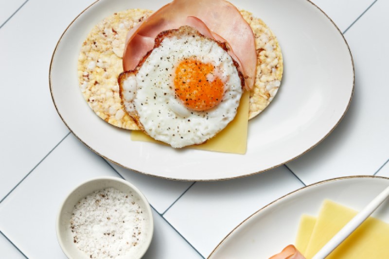 Cheese, Ham (or smoked Turkey) & Egg on Corn Thins slices