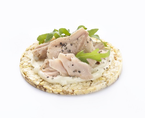 Tuna, Mayonnaise & pepper on CORN THINS